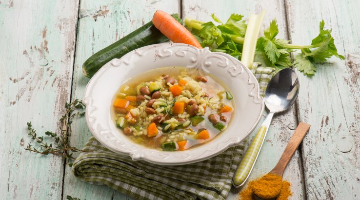 Рисовий суп з овочами та куркумою