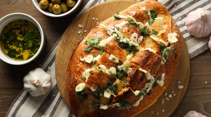 Сирний хліб на мангалі