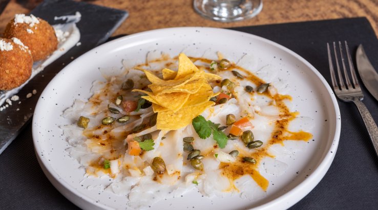 Карпачо з тріски з чіпсами