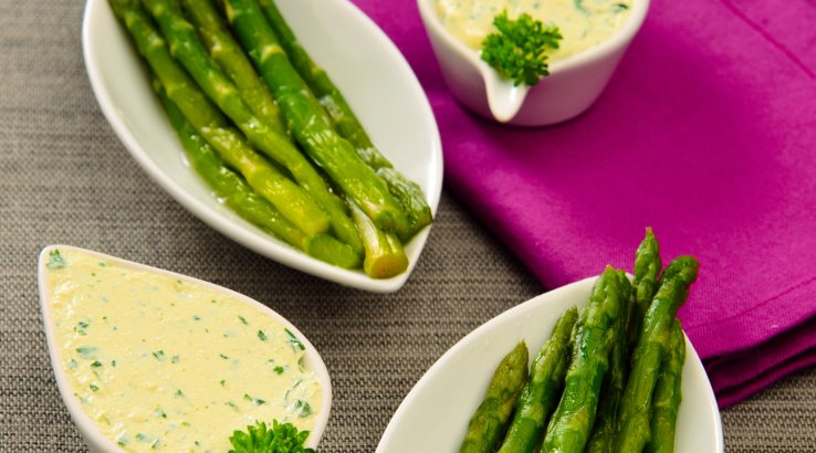 Спаржа із бешамеллю