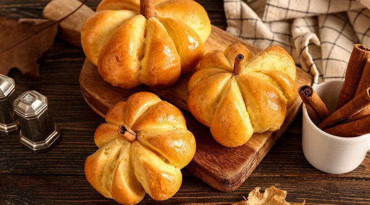 Булочки гарбузики з яблучною начинкою