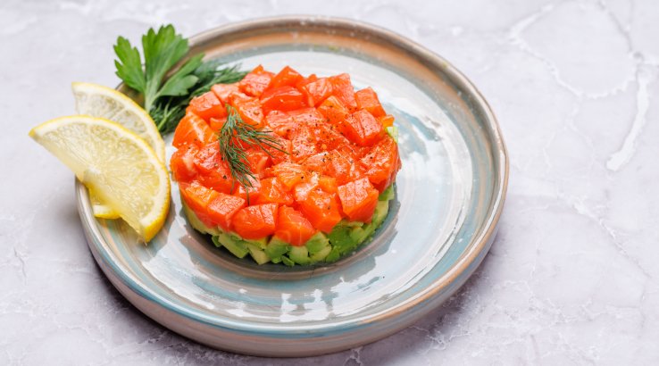 Святковий салат із червоною рибою