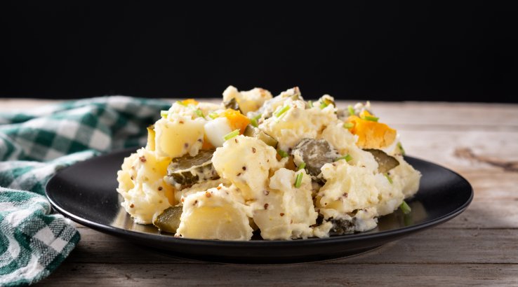 Картопляний салат з малосольним огірком