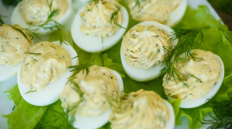 Фаршировані яйця з часником