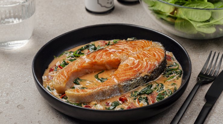 Лосось по-тосканськи у вершковому соусі