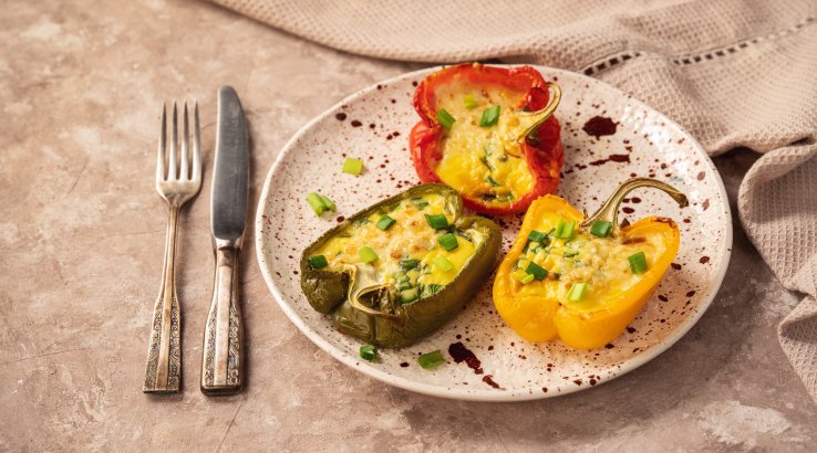 Запеченные яйца в перцах
