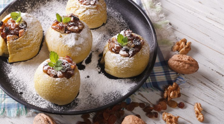 Яблука, запечені з сухофруктами