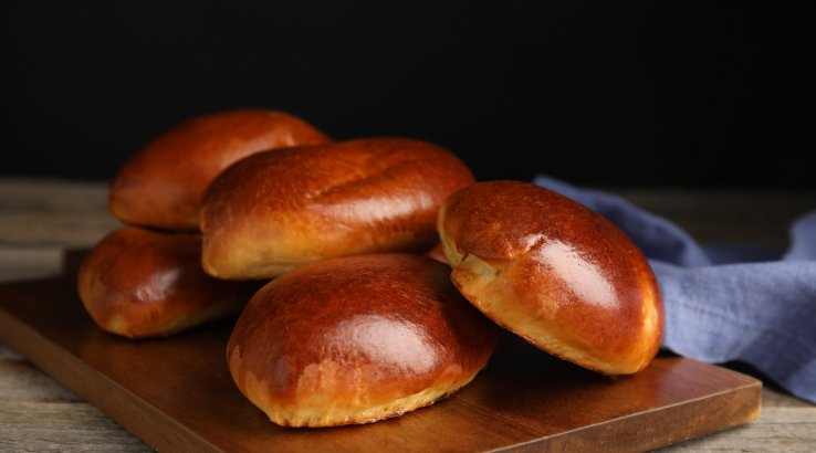 Печені пиріжки з картоплею і печінкою