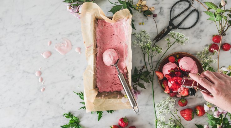 Веганское клубничное мороженое