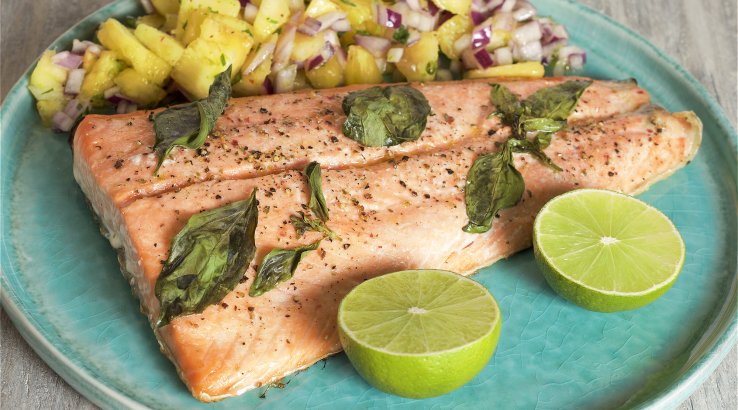 Лосось з ананасовою сальсою