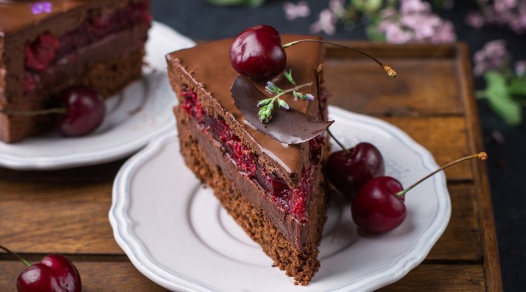 Святковий торт "П'яна вишня"