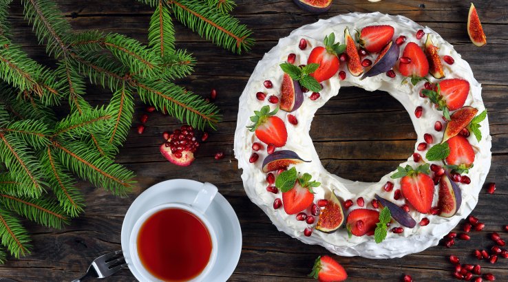 Торт "Павлова" с ягодами.