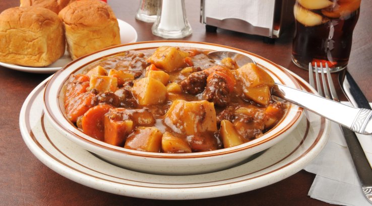 Тушкована картопля з м'ясом