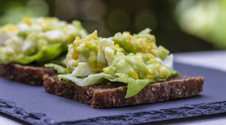 Яєчна намазка з авокадо