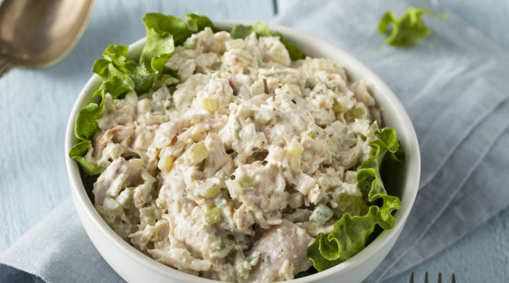 Салат з консервованим тунцем і кукурудзою