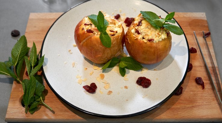 Запечені яблука з сиром