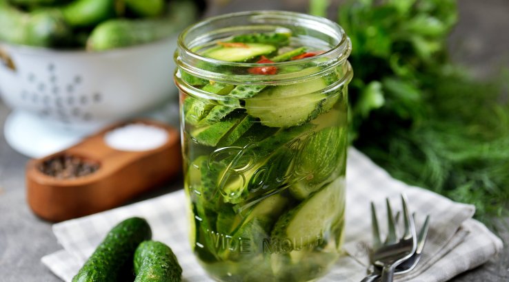 Мариновані огірки в півлітрових банках