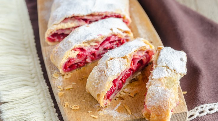 вишневий струдель