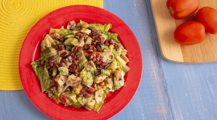 Салат з курятиною і копченим сиром