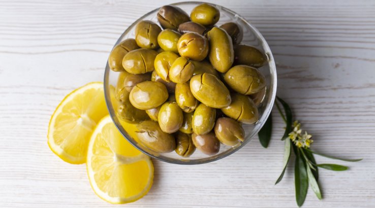 Оливки с лимоном