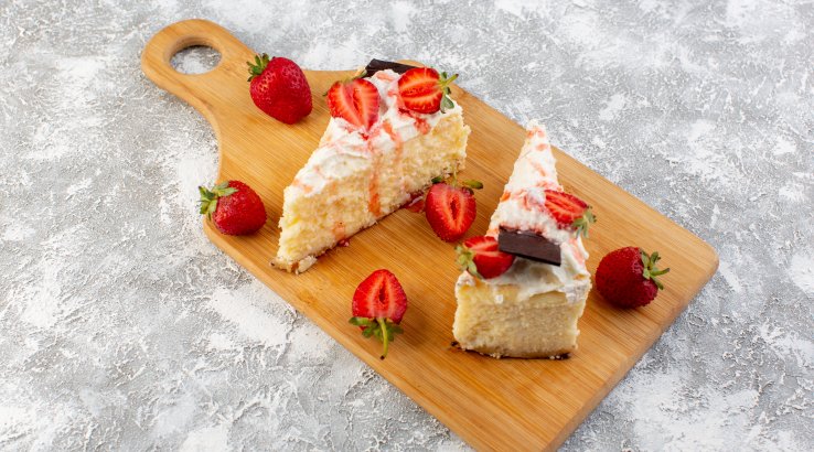 Полунично-мигдальний пиріг