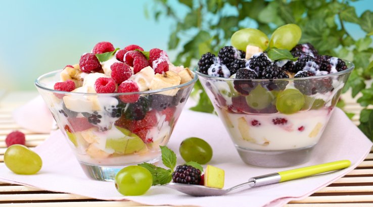 Фруктовая окрошка с ягодами