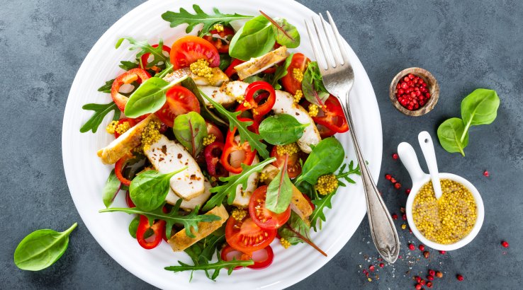 Салат з курчам і шпинатом