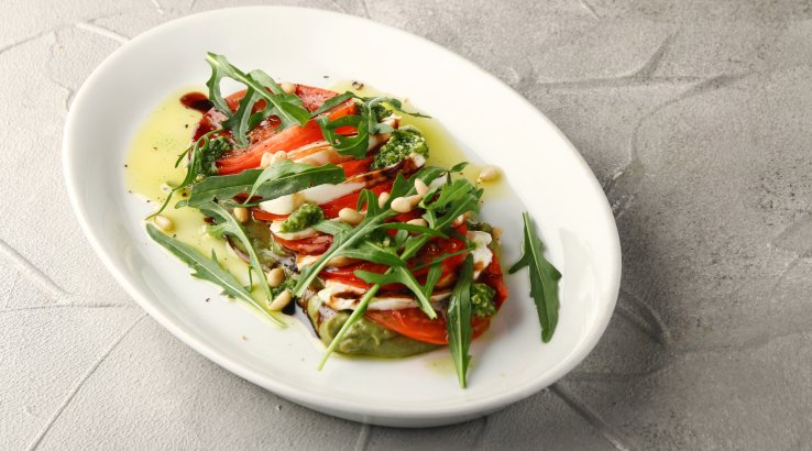 Салат капрезе из авокадо