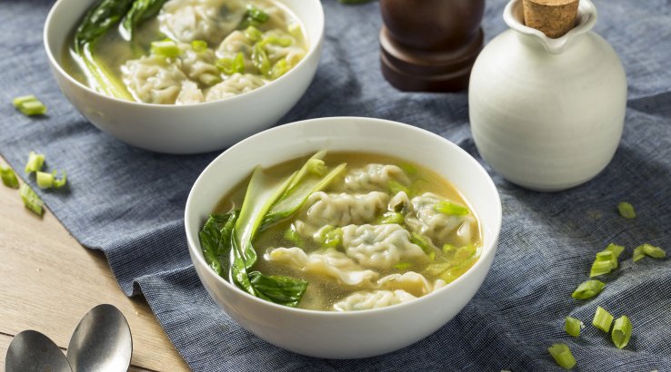 Пельмені в сирному бульйоні