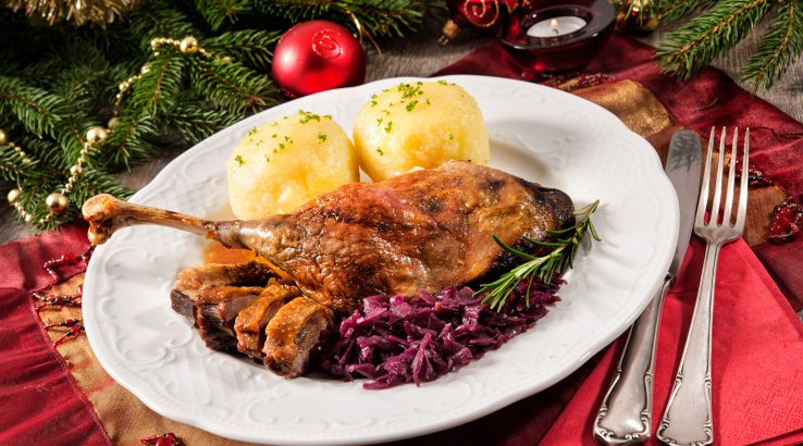 м'ясо гусака з червоною капустою