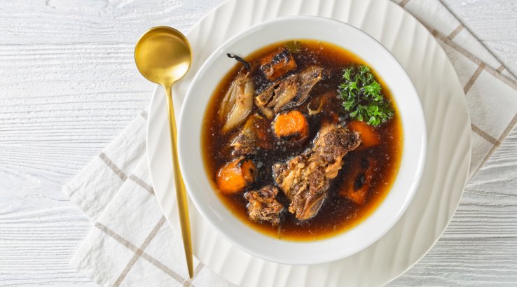 М'ясний бульйон з овочами