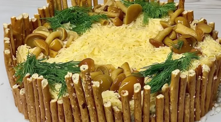 Святковий салат з грибами