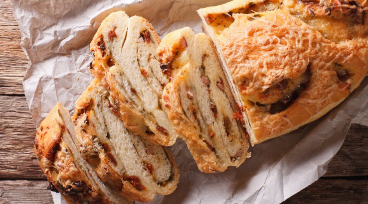 Хліб-піца із салямі