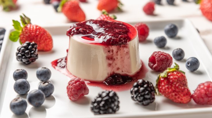 Кефірне желе з ягодами