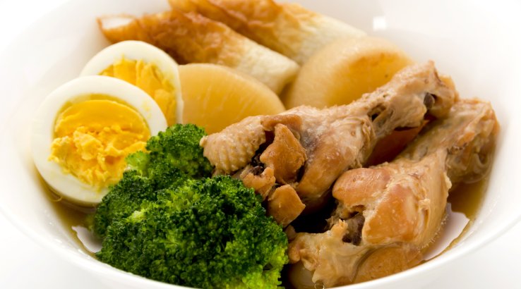 тушкований дайкон із куркою