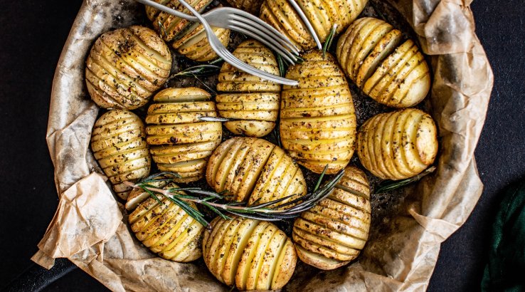 картофель на столе