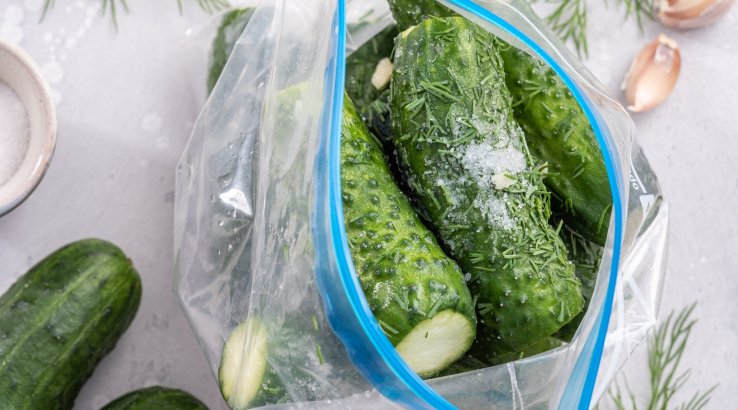 Мариновані огірки в пакеті