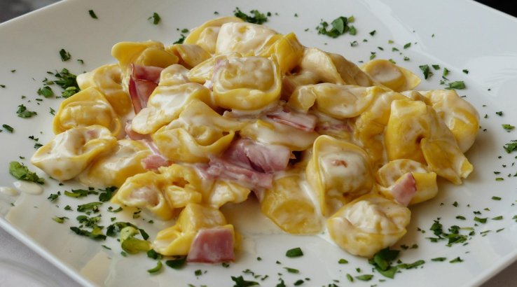 Тортеліні із сиром і шпинатом