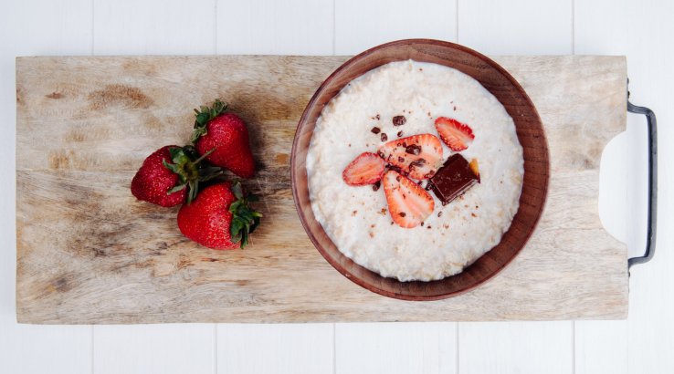 Каша вівсяна з полуницею