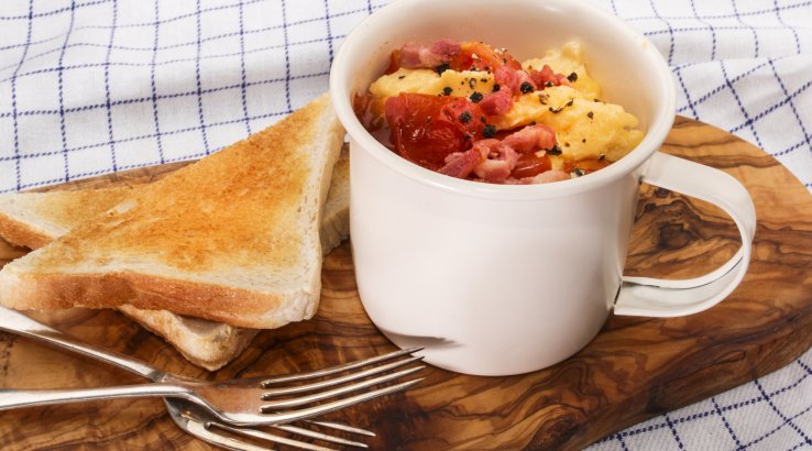 Омлет у чашці