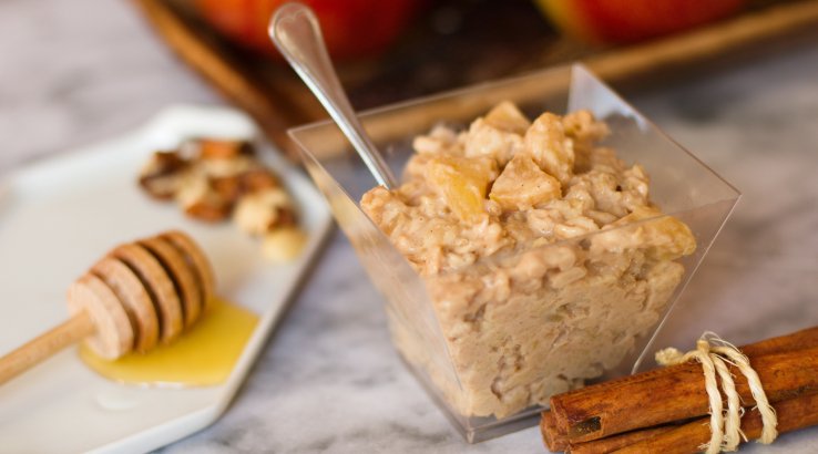 Вівсянка з яблуками та корицею