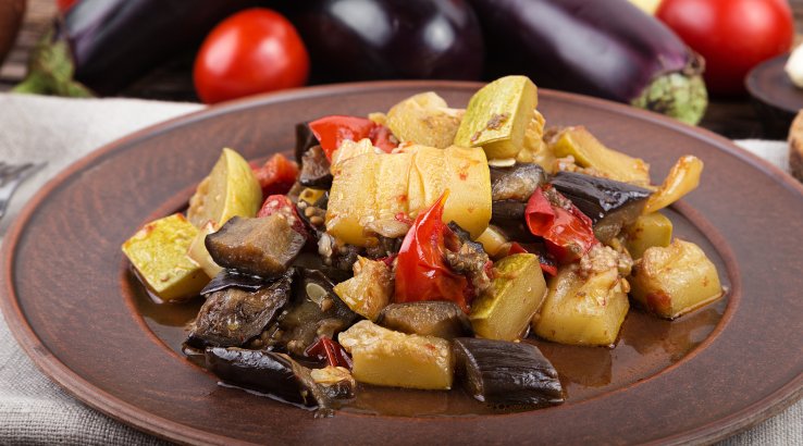 Тушеные в сметане овощи