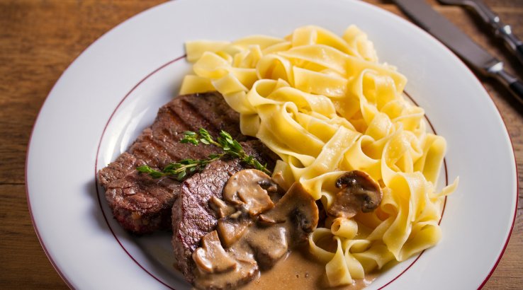 Яловичі стейки у маринаді