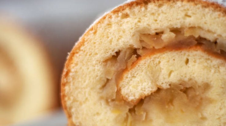 Рулет з яблуками