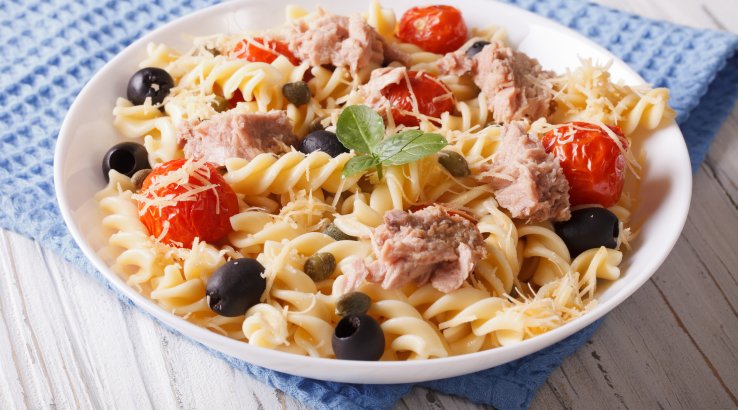 Макарони з тунцем