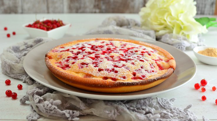 Пиріг з червоною порічкою