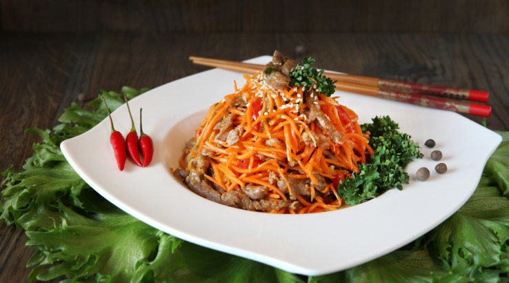 Салат з яловичиною, морквою по-корейськи та картоплею