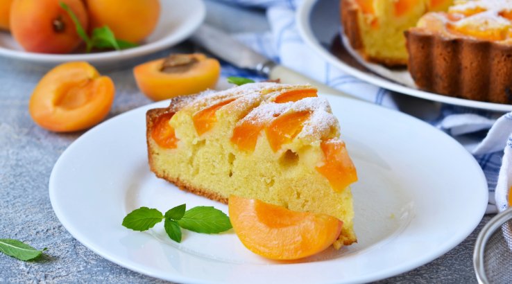 Абрикосовий пиріг з кисломолочним сиром