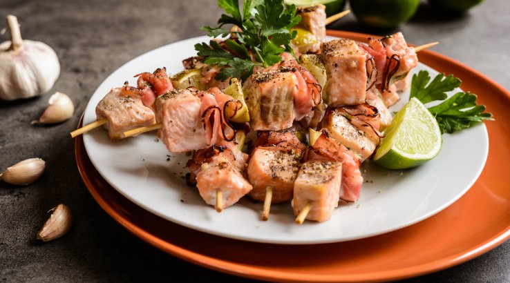 Рибний шашлик з беконом