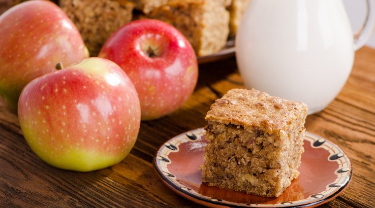 Цільнозерновий коржик з яблуками